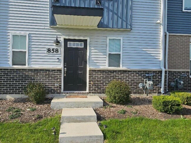 Foto del edificio - 858 Finley Dr