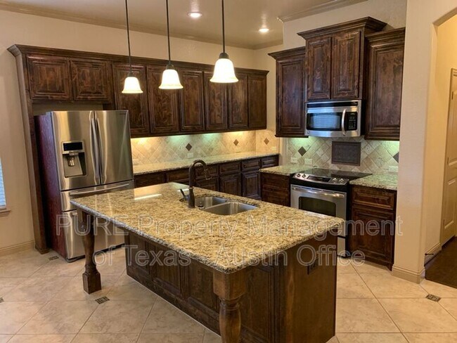 Building Photo - 105 Silver Trail