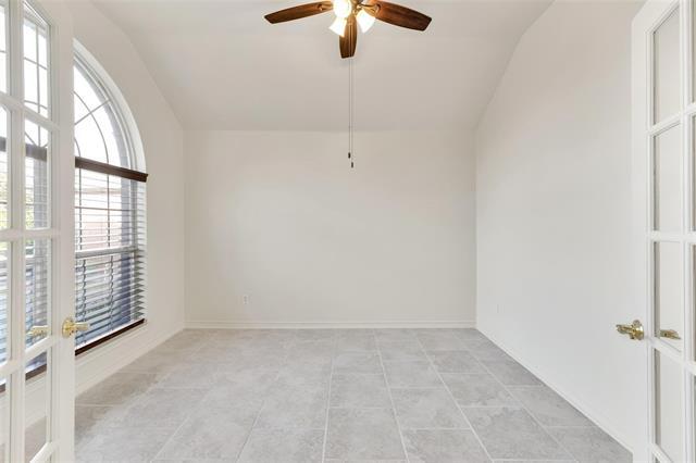 Building Photo - 817 Redbud Dr