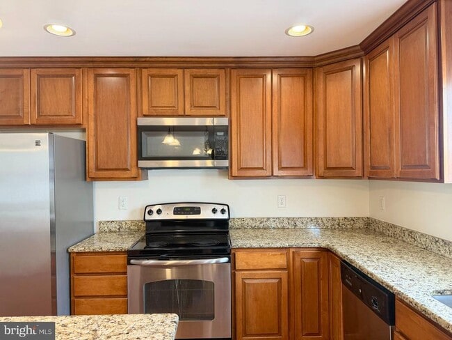 Building Photo - 10 S Meadow Ct