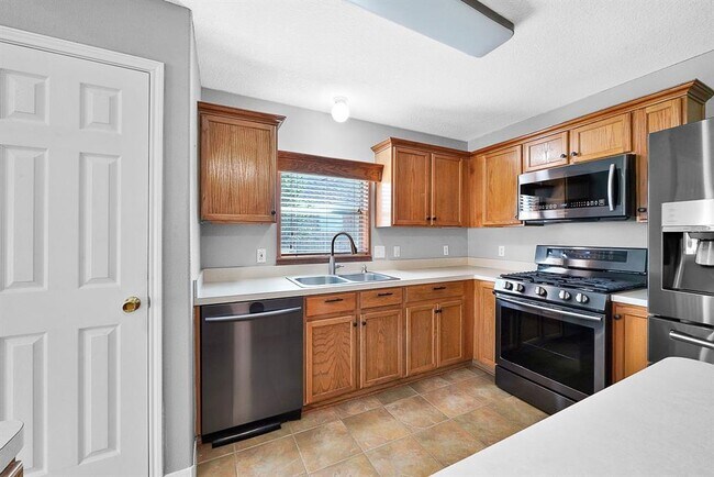 Building Photo - 17227 S Summit Canyon Dr