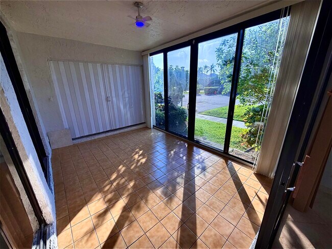 Foto del edificio - 8657 Boca Glades Blvd W