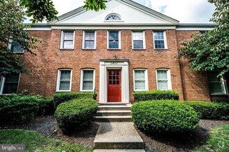 Building Photo - 2407 Arlington Blvd