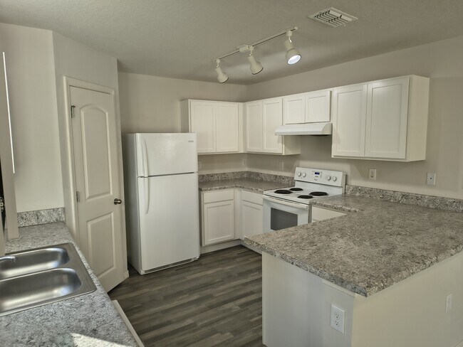 Building Photo - 275 Hyacinth Ct