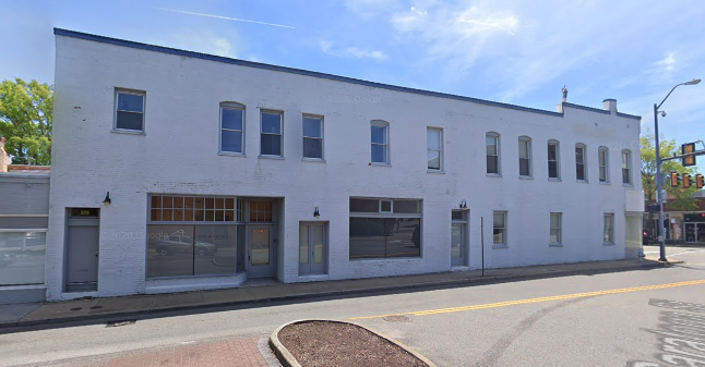 Foto principal - 100 N Saratoga St