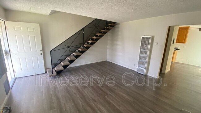 Building Photo - 908 Edith Ave