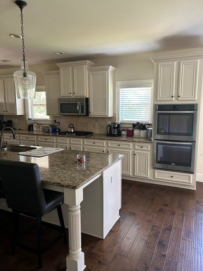 Foto del edificio - Room in House on River Walk Farm Pkwy