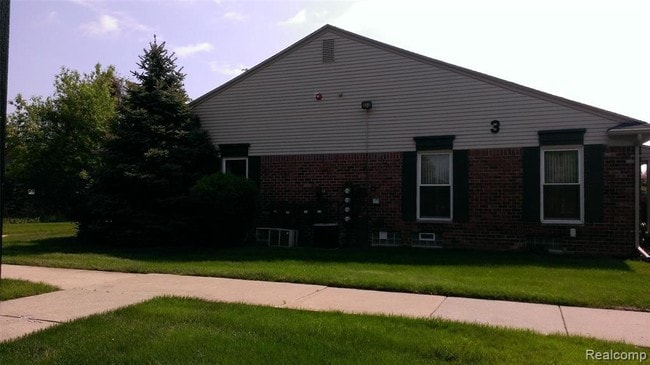 Building Photo - 41348 Northwind Dr