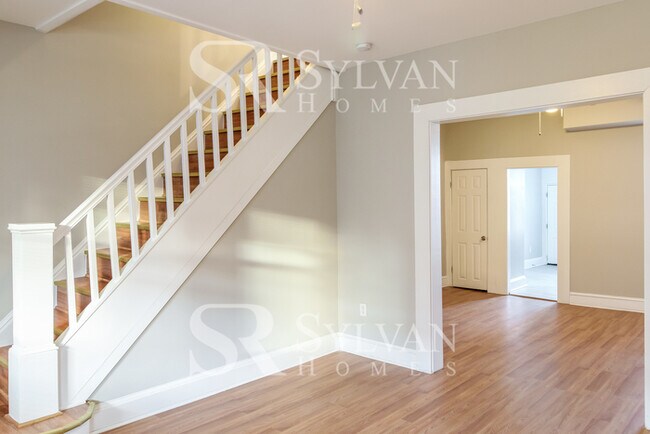 Foto del edificio - Welcome to this charming abode.