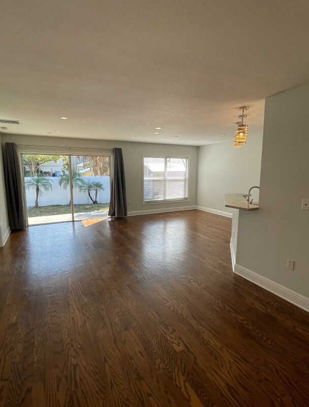 Foto del edificio - 7304 S West Shore Blvd