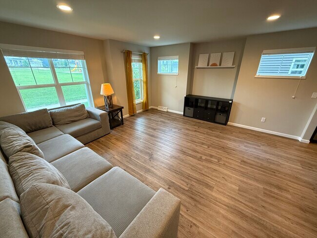 Building Photo - 1046 Wild Willow Way