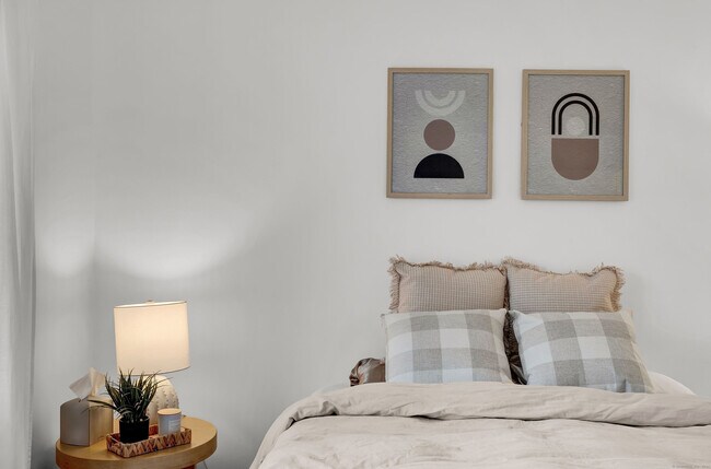 Building Photo - 124 High Path Rd