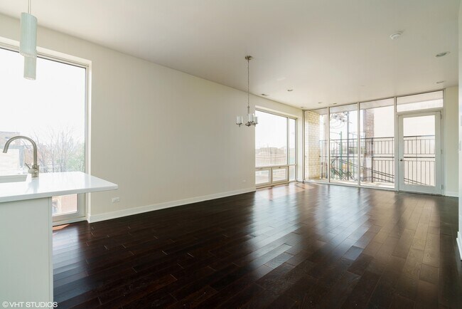 Building Photo - 514 N Damen Ave.