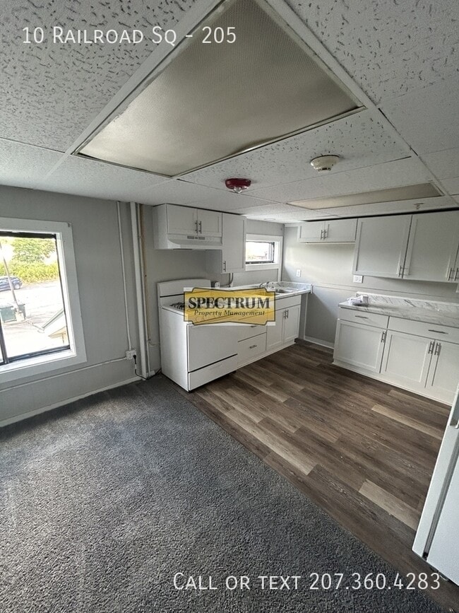 Building Photo - 10 Railroad Square