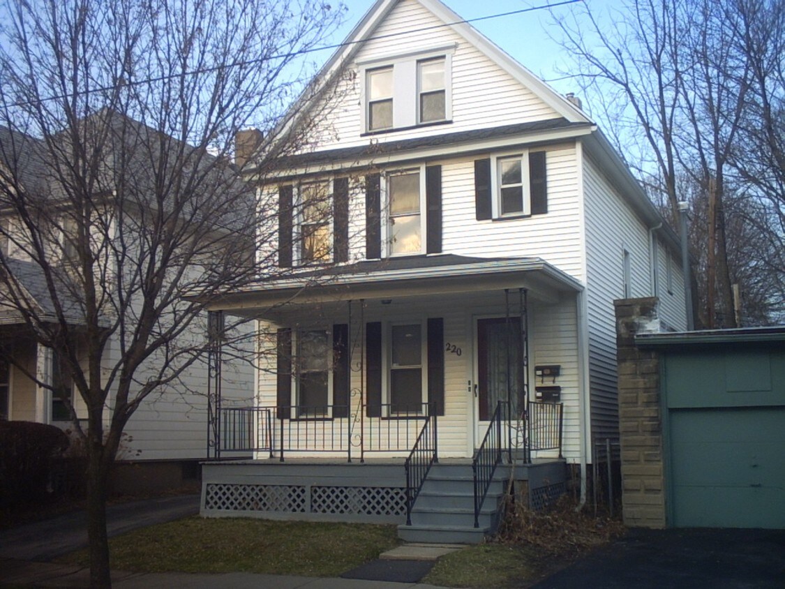 220 Caroline St Unit lower, Rochester, NY 14620 Apartments in