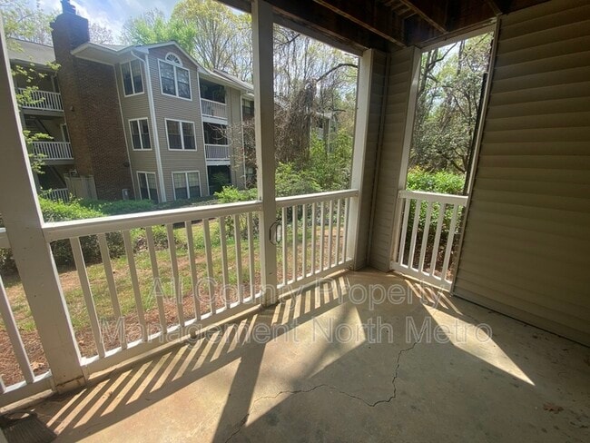 Building Photo - 501 Barrington Hills Dr