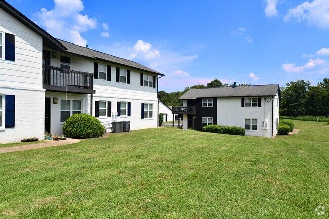 Building Photo - Views at Signal Mountain