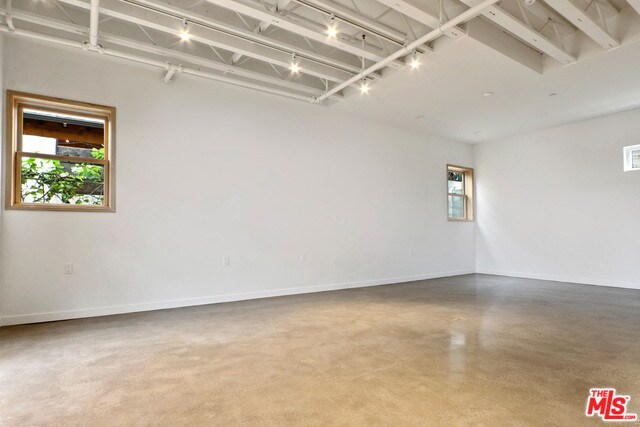 Building Photo - 1402 Sutherland St