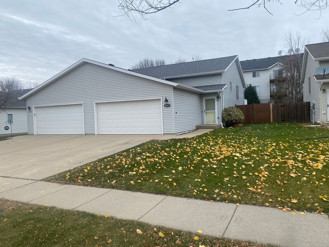 Primary Photo - 3 Bed/ 2 Bath Home - $1,825 Per Month