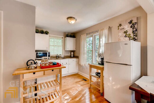 Building Photo - 203 E Davis St