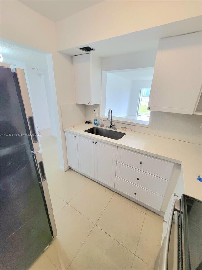 Foto del edificio - 3600 NW 21st St