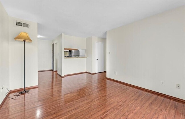 Foto del edificio - 6161 Reims Rd