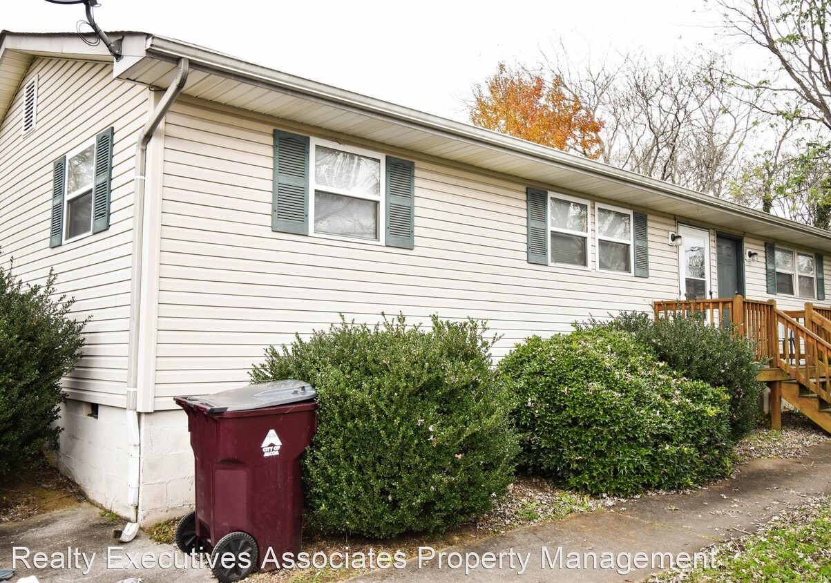 Primary Photo - 432 N Wright Rd