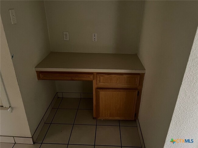 Foto del edificio - 1809 N W S Young Dr