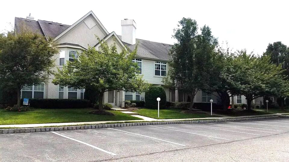 front-1 - 305 Dresher Woods Dr