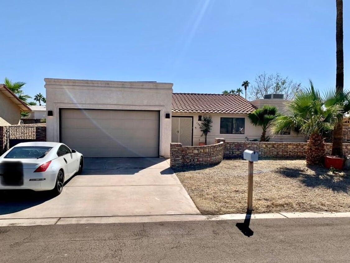 NICE POOL & SPA HOME WITH SOLAR IN THE FOO... House Rental in Yuma