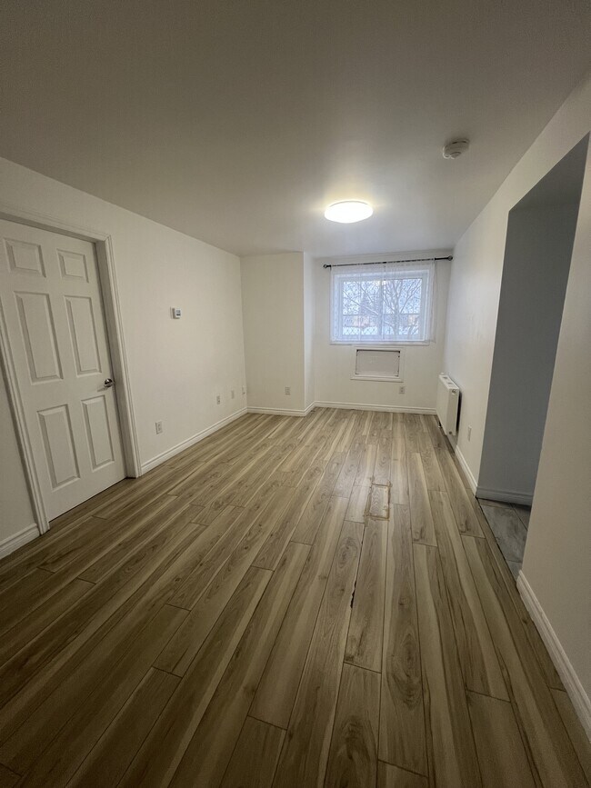 Building Photo - 630 Cummings Ave