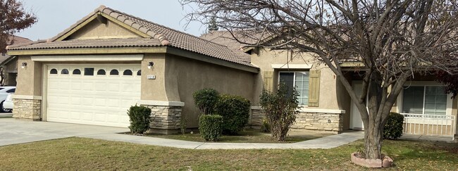 Foto del edificio - Spacious 4 Bedroom House