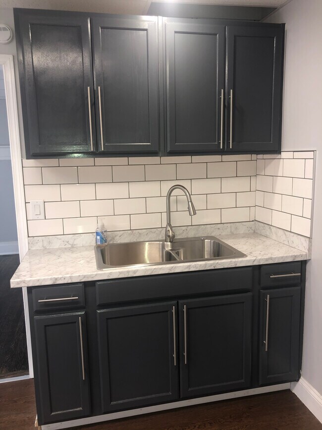 Kitchen - 312 Bird Ave