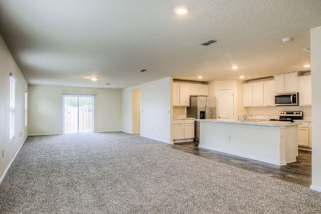 Building Photo - For Rent- 2nd month FREE Rent