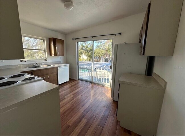 Foto del edificio - 704 38th St W