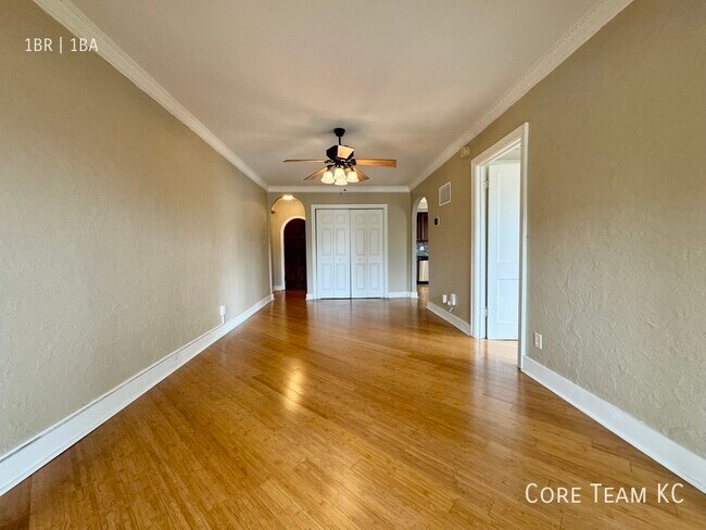 Building Photo - RLS Unit 301 in West Plaza