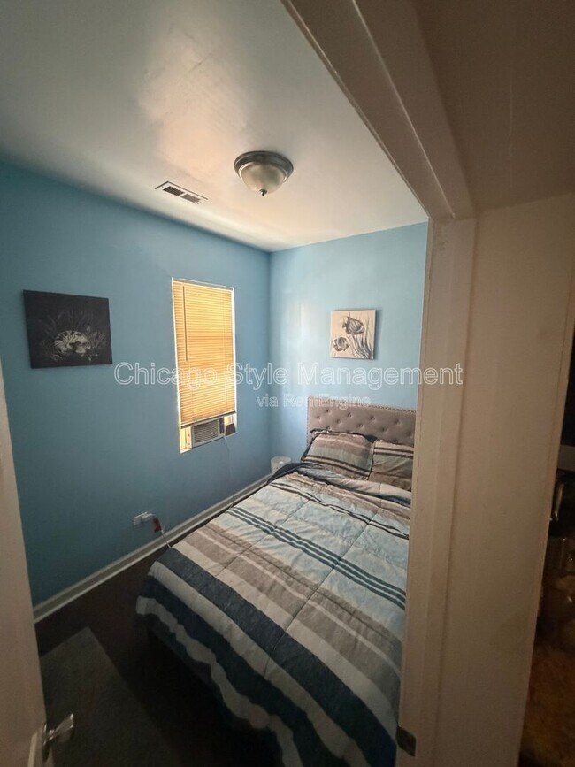 Foto del edificio - 8756 S Exchange Ave
