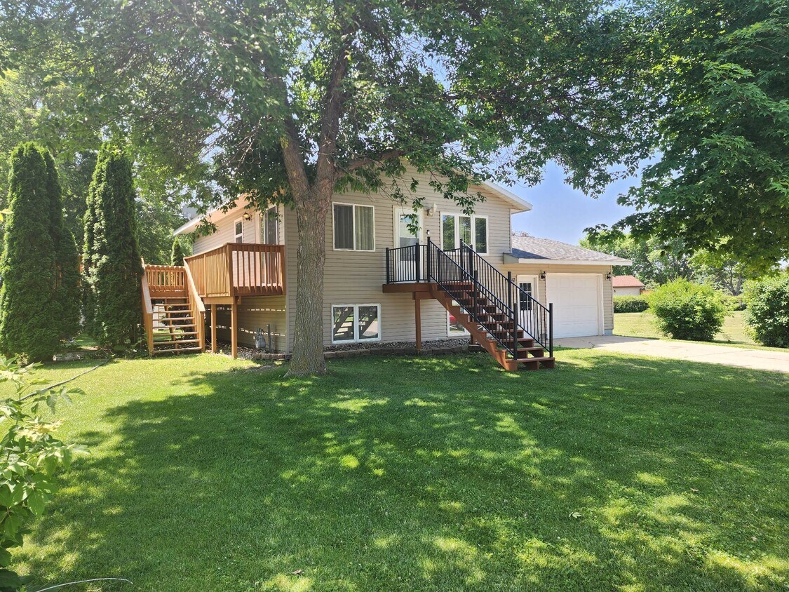 1617 17th Ave NW, Willmar, MN 56201 House Rental in Willmar, MN