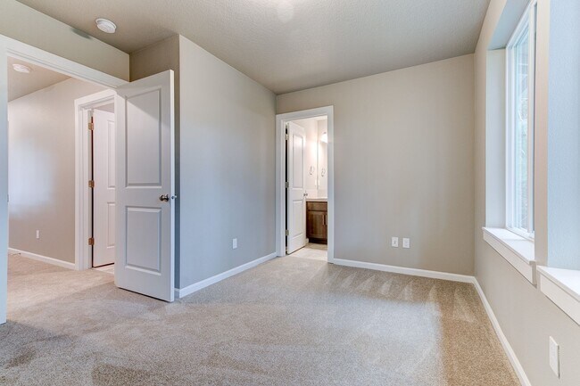 Photo - HOLIDAY RENT CONCESSION WITH APPROVED APPL... House