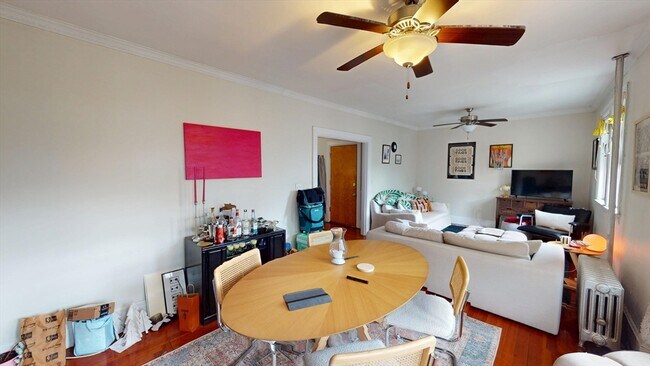 Foto del edificio - 1213 Beacon St
