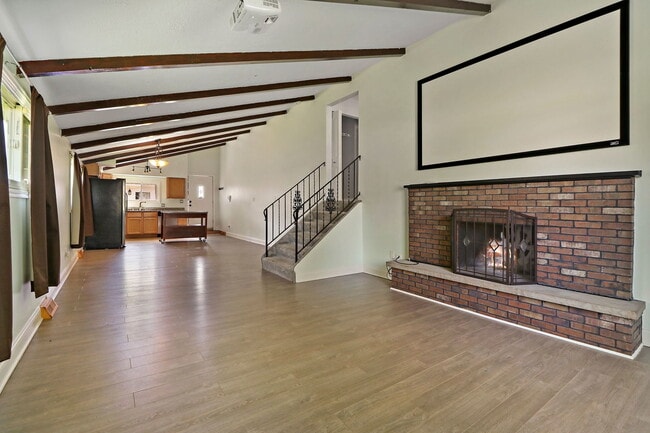 Building Photo - 1515 N Pleasant Dr