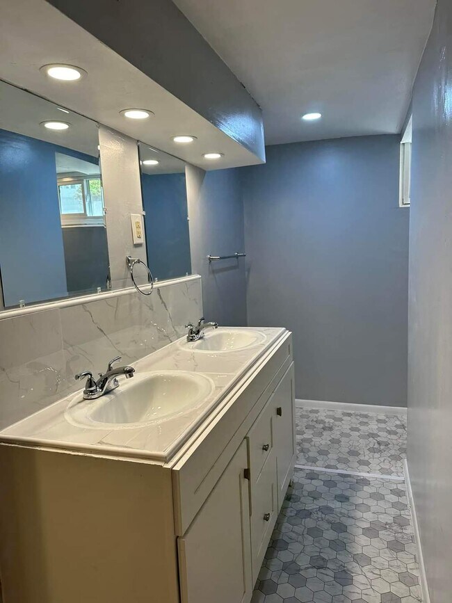 Downstairs newly renovated bathroom - 2212 Brentwood Ln