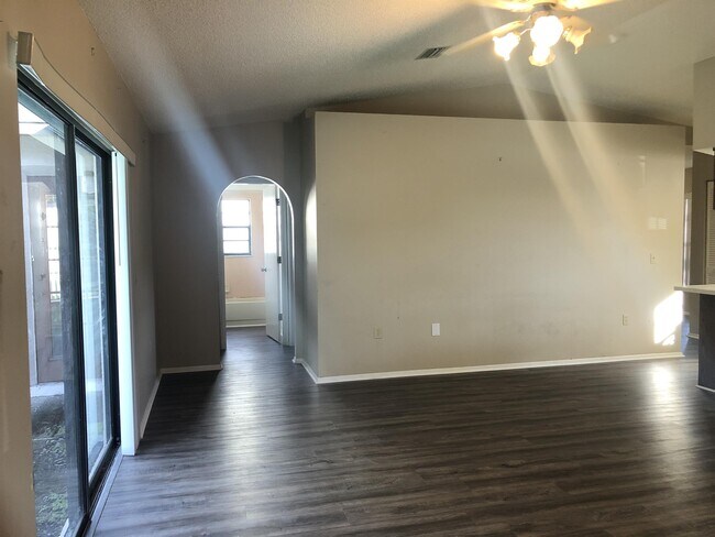 Building Photo - 10927 Archway Ave