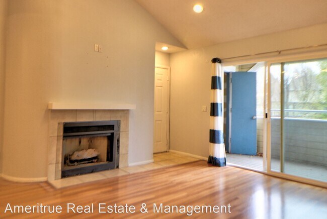 Building Photo - 2 br, 2 bath House - 1490 E Foxboro Drive #2