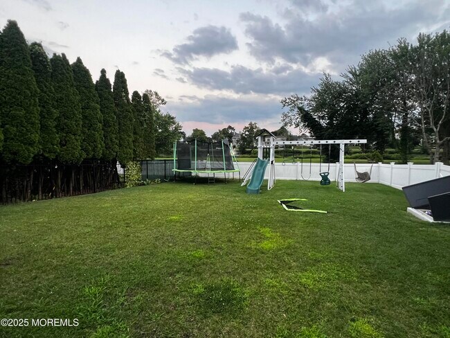 Foto del edificio - 799 Bowyer Ave