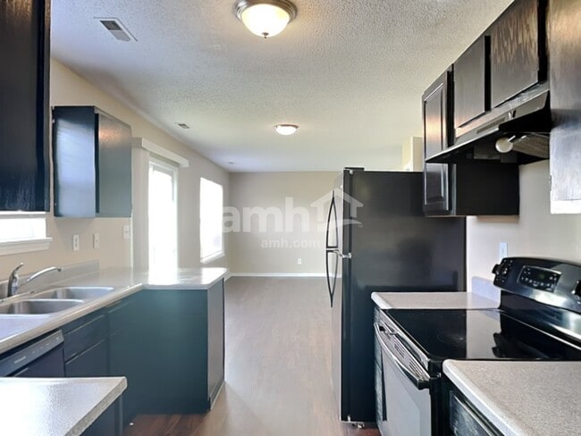 Building Photo - 7650 Scatter Woods Ln