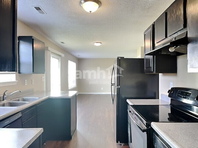 Foto del edificio - 7650 Scatter Woods Ln