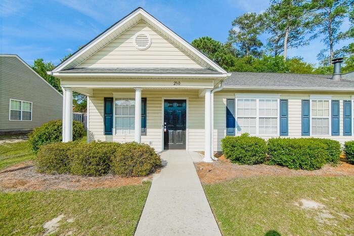 Foto principal - 230 Windsor Village Dr