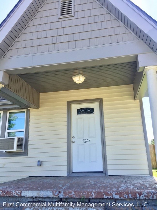 Building Photo - 1 br, 1 bath Apartment - 1241 S. Lewis Place