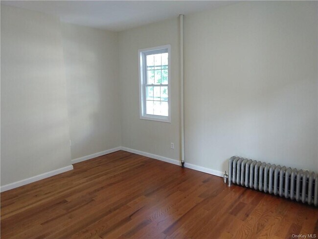 Foto del edificio - 73 Hawthorne Ave